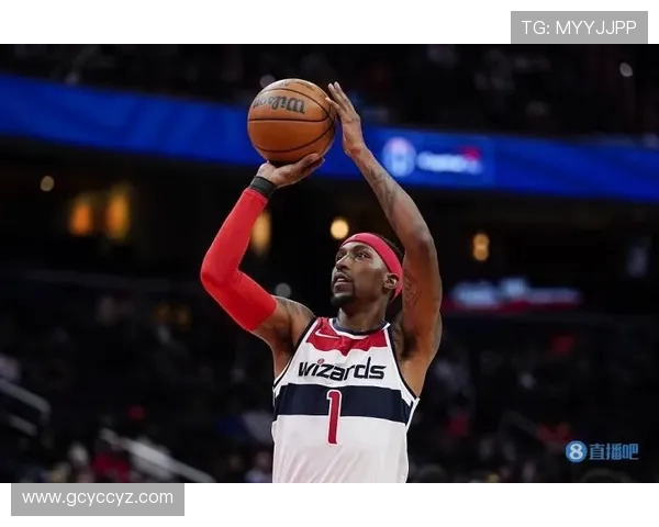 多尔特全场8投3中三分7中2贡献8分4板3助2帽彰显防守价值